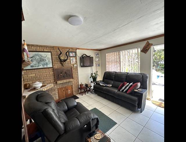 6 BEDROOM HOUSE FOR SALE IN HERSHAM